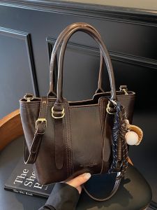 กระเป๋าสะพายข้างผู้หญิง กระเป๋าถือทรงถังแบบสะพายข้างสุดเก๋ กระเป๋าหนัง PU นุ่ม สีสันสดใส สำหรับฤดูใบไม้ร่วงและฤดูหนาว