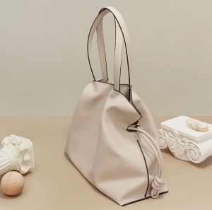 Special-Interest Design Fancy Tote Bag Womens Large Capacity Leather Commuter Bag Drawstring Shoulder Bag