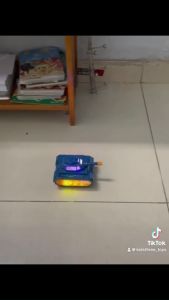 Đồ chơi xe tăng chạy pin  xoay 360 độ  tự đổi hướng  mãu mới về