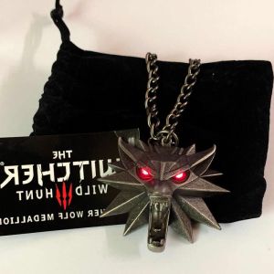 สร้อยคอประทับตราหัวหมาป่า 3 แสงสีทอง สร้อยคอประดับเครื่องรางของขวัญสำหรับผู้เล่นเกม the Witcher 3 Glow Pendant