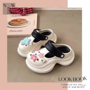 สาวๆต้องมีแล้ว รองเท้าแตะประดับดอกไม้และหมี พื้นรองเท้าหนา แบบใหม่ สำหรับชายหาดมีกันลื่นลื่น ใส่นอกบ้านฤดูร้อนสวยๆดูตัวเล็ก