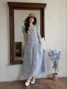 seemon | Bộ Áo Blouse và Chân Váy In Hoa Sọc Thêu