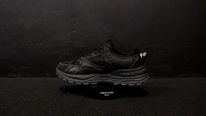 Sepatu Sneakers Pria Trackers Abu Hitam Tracking - E10 LUCKY casual shoes