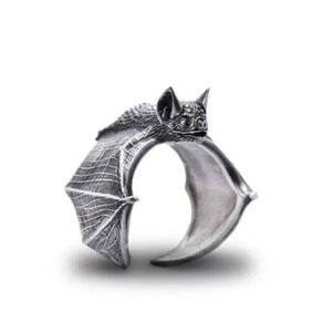 Cincin Retro Desain Kelelawar Hitam dan Silver (Adjustable)