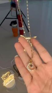 สร้อยคอสแตนเลสสำหรับผู้หญิง สร้อยคอโซ่เหล็กไทเทเนียม 100 ภาษา I Love You คุณภาพสูง สําหรับผู้หญิง