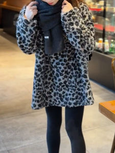 QINGNAER | Plus Size Leopard Patterned Velvet Sweater Slimming Lounge Style