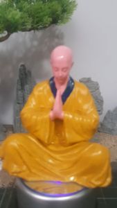 Tượng tu sĩ ngồi thiền tăng nhân ngồi thiền nhà sư ngồi thiền. trang trí bàn trà tiểu cảnh non bộ bể cá bon sai ghép lũa…