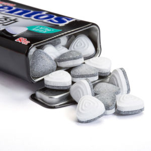 Mentos Strong Sugar-Free Mint Candy Iron Box 35g Approximately 50 Pieces Refreshing Strong Mint Cool Candy Snacks