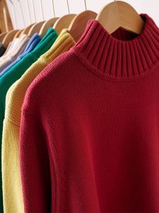 เสื้อสเวตเตอร์ถักคอปกสูงครึ่งตัวสีแดงสำหรับผู้หญิงในฤดูหนาว เสื้อชั้นในหลวมๆ สไตล์ลำลอง เสื้อเชิ้ตถักคอปกสูงแบบลำลอง