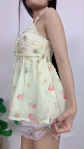 ชุดเซ็ทแฟชั่นสีหวาน เสื้อสายเดี่ยวดอกไม้  กางเกงขาสั้นลูกไม้