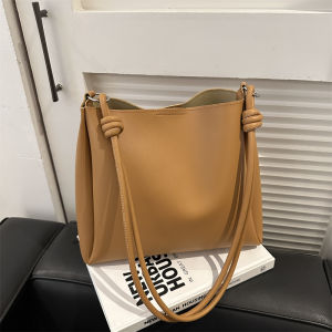 This Years Popular Bag Womens Large Capacity 2023 New Arrival Autumn Winter Retro Fashion Shoulder Bag Versatile High Quality Bucket Bag