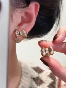 S925 Silver Needle Pearl Stud Earrings Womens Elegant Butterfly Knot Design Fashionable Jewelry Accessory Pair