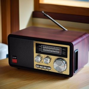Berliner Sound Wooden Body Retro Style Three Band Radio Wireless Bluetooth Speaker Desktop Audio Device German Craftsmanship