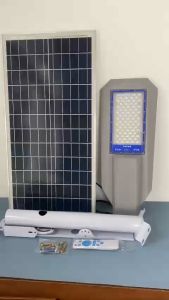 Đèn năng lượng mặt trời phi thuyền 400WVỏ nhôm nguyên khối Tấm pin rời Ánh sáng trắng.