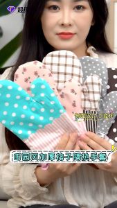 ถุงมือไมโครเวฟลายสก๊อตบุนวมแบบชนบท ถุงมือไมโครเวฟ ถุงมือป้องกันน้ําร้อนลวก