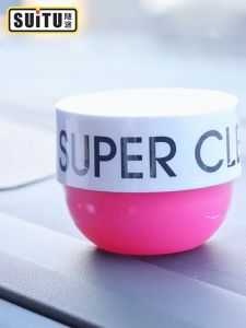 Gel đánh bóng làm sạch các lớp bụi mịn bám trong xe ô tô