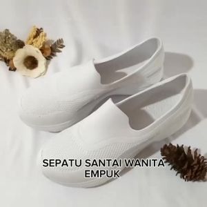 Sepatu Medis Putih Karet Wanita Slip On ATT SWP 498