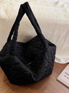 กระเป๋าสะพายข้างผ้าฝ้ายขนาดใหญ่สำหรับผู้หญิง ฤดูหนาวปี 2025 กระเป๋าสะพายข้างทรงเมฆทรงหัวใจสไตล์เกาหลี สีสันสดใส กระเป๋าสะพายข้างแบบลำลอง