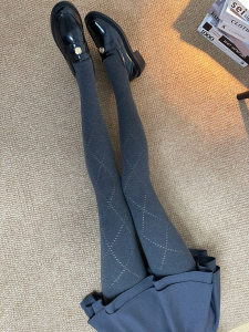 ถุงน่องตาข่ายลายเพชรสีเทาขาวผ่านตาข่ายโปร่งแสงกระชับสัดส่วนทรงเอวสูงสำหรับฤดูใบไม้ร่วง 2025 ทรงกระชับสัดส่วนสำหรับผู้หญิง