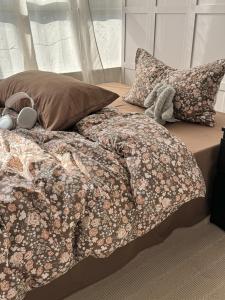 Retro Floral Washed Cotton Bedding Set Three Piece Quilt Cover Student Dormitory Bedding Set Pure Color Bed Sheet Bed Skirt