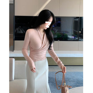 LUOFEN | V-Neck Slim Fit Casual Long Sleeve White Turtleneck Top