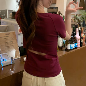 เสื้อยืดแขนสั้นเปิดหลังสไตล์เกาหลีสำหรับผู้หญิงในช่วงฤดูร้อน สีดำ ทรงเข้ารูป ทรงสลิมฟิต เสื้อตัวบนที่หรูหรา แฟชั่นสำหรับสาวๆ