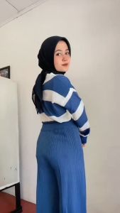 Set Rajut Stripe Polo Kerah Panjang Tebal: Desain Elegan & Bahan Berkualitas