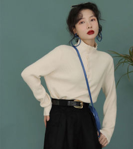 เสื้อสเวตเตอร์ถักสีแดงสไตล์ย้อนยุคสำหรับผู้หญิง คอตั้งครึ่งตัว ดีไซน์นุ่ม สไตล์ลำลอง ฤดูใบไม้ร่วง/ฤดูหนาว เสื้อชั้นใน