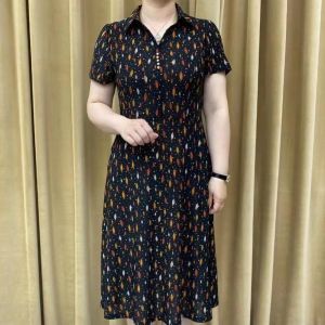 ชุดเดรสยาวคลุมเข่าลายดอกไม้สไตล์ย้อนยุคสำหรับคุณแม่ กระโปรงทรงเอคอปกแขนยาว ผ้าฝ้ายผสมโพลีเอสเตอร์ ฤดูร้อน 2025