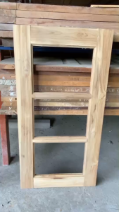 หน้าต่างไม้สักบานกระจกบันไดลิง 3 ช่อง