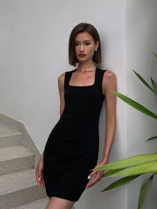 ชุดเดรสคอเหลี่ยมแขนกุดทรงเข้ารูปสำหรับผู้หญิง OUSPH เส้นใยยางยืดโพลีเอสเตอร์คอตตอนฤดูร้อน 2024 ชุดเดรสยาวสั้นเอวสูง