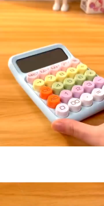 Máy tính cầm tay mini phím cơ màu pastel dễ thương 12 số kèm pin tiện lợi cho học tập và làm việc.