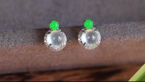 Montagne Jewelry 18k Pure Gold Earring for women Diamond Inset Design Fine Jewellery Natural 9.8mm Grade A Burma Jade Earrings Jadeite Stud Earring