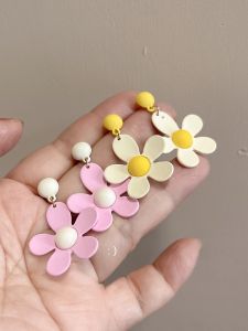 Elegant Daisy Fashion Earrings  out Korean Style Alloy Gold Plated Floral Girls Fashion Jewelry Accessory Pair