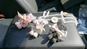 Khánh treo ô tô gấu Bearbrick đính đá LOVE cao cấp - Trang trí gương chiếu hậu xe ô tô