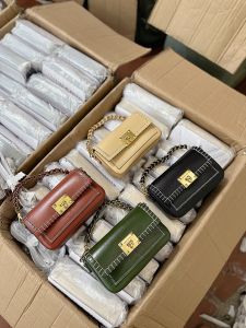 [CHUẨN HÃNG] Túi xách nữ 3 dây đeo thiết kế viền chỉ khâu quanh túi khóa gập nhọn (Size 21)