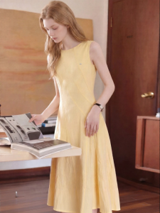 Light Yellow Sleeveless Dress with Waist Slimming and Linen Feel