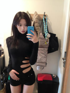 Áo Thun Nữ Tay Dài Ôm Vừa Vặn Màu Trơn Mùa Thu Phong Cách Ngọt Ngào Và Gợi Cảm Hở Lưng Mỏng Gợi Cảm Cho Nữ