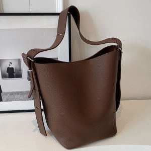 Korean Style Large Capacity Casual Bucket Bag Womens Commuter Bag Simple Fashion Single Shoulder Bag Soft PU Leather