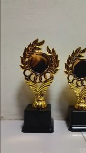 Universal Plastic Gold Trophy Set Of 3 Height 25 cm/23 cm/21 cm ( YG-279 )( Customize Avaiable )