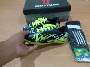 KIDZTUBS Sepatu Futsal Anak Paket Komplit Sepatu Futsal Tas Skin Deker Kaos Kaki Usia 6-10 Tahun Size 28 29 30 31 32 33 34 35 36 37 KDZ1526011525