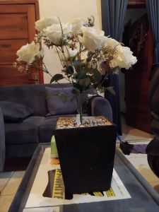 bunga hias satu paket mawar putih