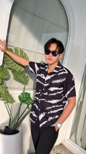 OUFISUN เสื้อพิมพ์ลายเสื้อเชิ้ตผู้ชายเสื้อเชิ้ตลำลองฮาวายบีชรี เสื้อเชิ้ตฮาวาย Scratch Printed สีดำ ขาว (Black White Color)