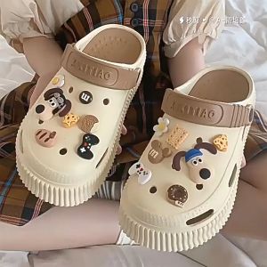 Giày lỗ bít mũi đế mềm hoạt hình ba chiều thời trang giày dép đi biển mùa hè cho nữ ngoài trời tăng chiều cao đế dày