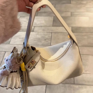 Leather White Single Shoulder Slant Crossed Bag Luxury Small Audience High-End Sensation Handbag Commute Large Capacity Pillow Bag for Women Summer