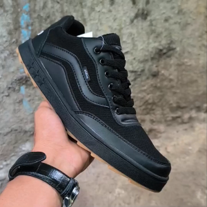 Sepatu Pria Sneakers Hitam Polos untuk Kerja Sekolah Sneaker Cowok Keren Trendy Aldhis Full Black
