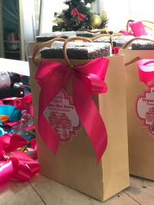 ของขวัญข้าวไรซ์เบอรี่ในถุงกระดาษคราฟบรรจุข้าวไรซ์เบอรี่1แพค(1กก.)ผูกโบว์ตกแต่งสวยงาม [พร้อมส่ง]