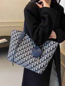 Túi Vải Thêu Dung Tích Lớn Dành Cho Nữ Túi Tote Đi Lại 2024 Mùa Thu Phong Cách Mới Thời Trang Túi Đeo Vai Đơn Phù Hợp
