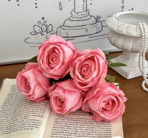 【On Sale】ดอกไม้เจ้าสาวดอกไม้ดอกกุหลาบประดิษฐ์ผ้าไหมย้อนยุคสำหรับของตกแต่งบ้านแต่งงาน