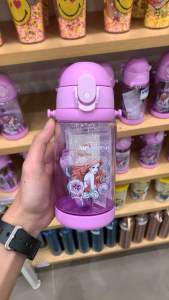MINISO Botol Air Minum 520 mL Tempat Air Untuk Sekolah Tumbler Tempat Botol Minum Viral / Disney The Little Mermaid Collection Plastic Water Bottle with Shoulder Strap